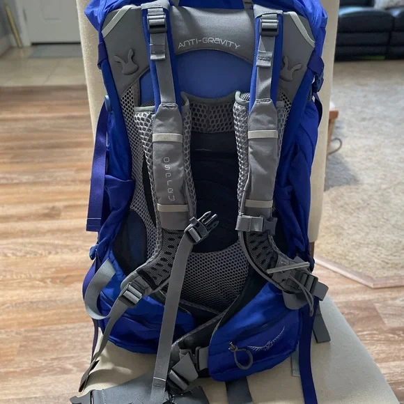 Osprey Blue/Gray Hiking Backpack with Top-Loading Design WMS XS Ariel 55 AG - Picture 3 of 8